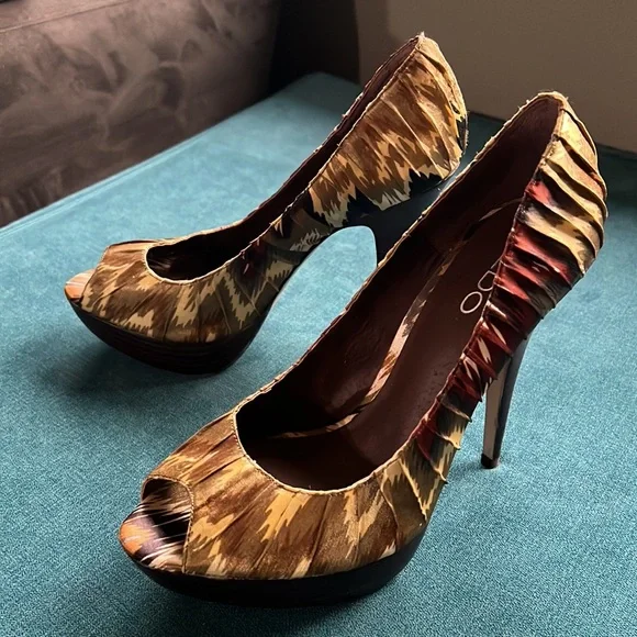 ALDO Heels 👠 - Picture 2 of 9